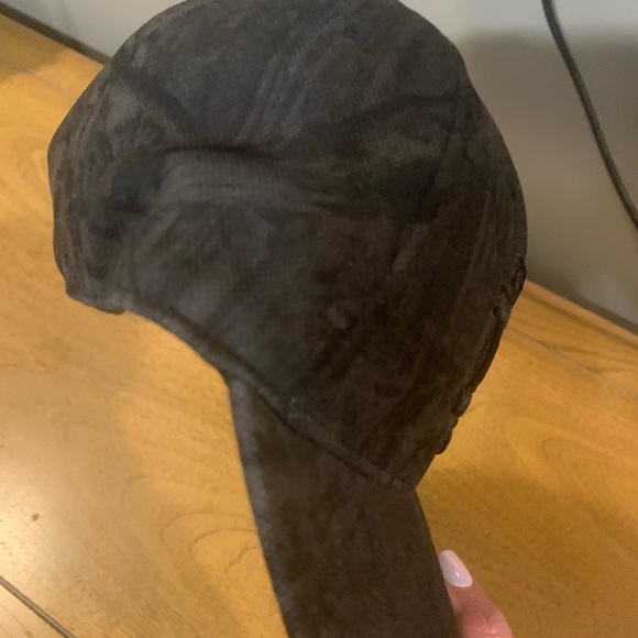 Notre Dame Hat, Top of the World, Memory Fit Black Camo Hat, One Size - Picture 7 of 14